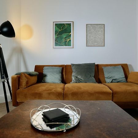 Spacious Two-Bedrooms House, Private Parking, Contractors, Relocators อ็อกซ์ฟอร์ด ภายนอก รูปภาพ