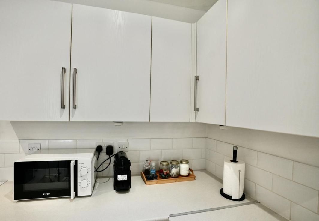 Spacious Two-Bedrooms House, Private Parking, Contractors, Relocators อ็อกซ์ฟอร์ด ภายนอก รูปภาพ
