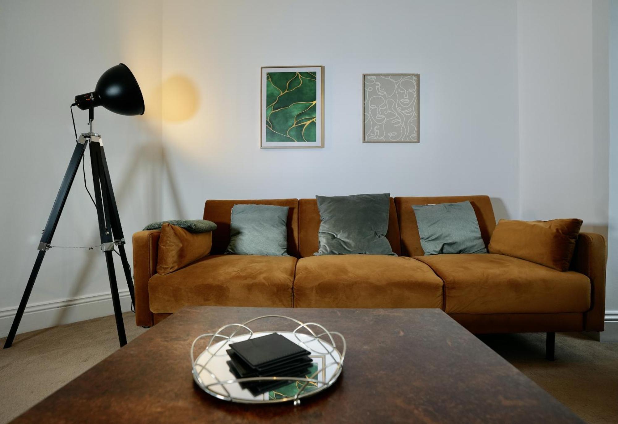 Spacious Two-Bedrooms House, Private Parking, Contractors, Relocators อ็อกซ์ฟอร์ด ภายนอก รูปภาพ