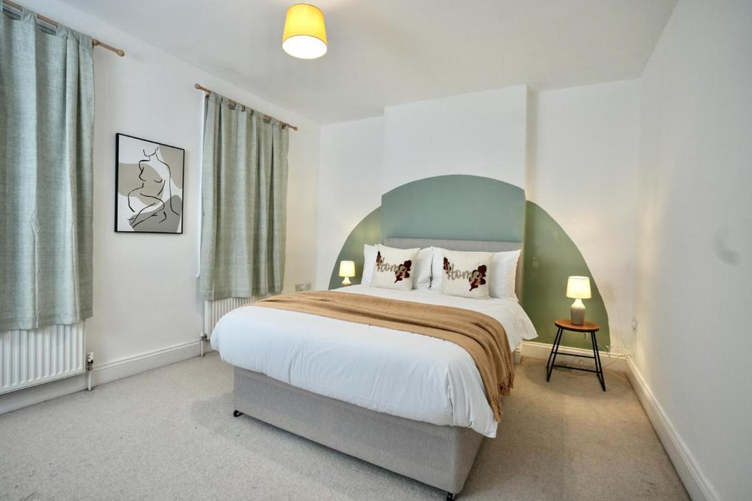 Spacious Two-Bedrooms House, Private Parking, Contractors, Relocators อ็อกซ์ฟอร์ด ภายนอก รูปภาพ